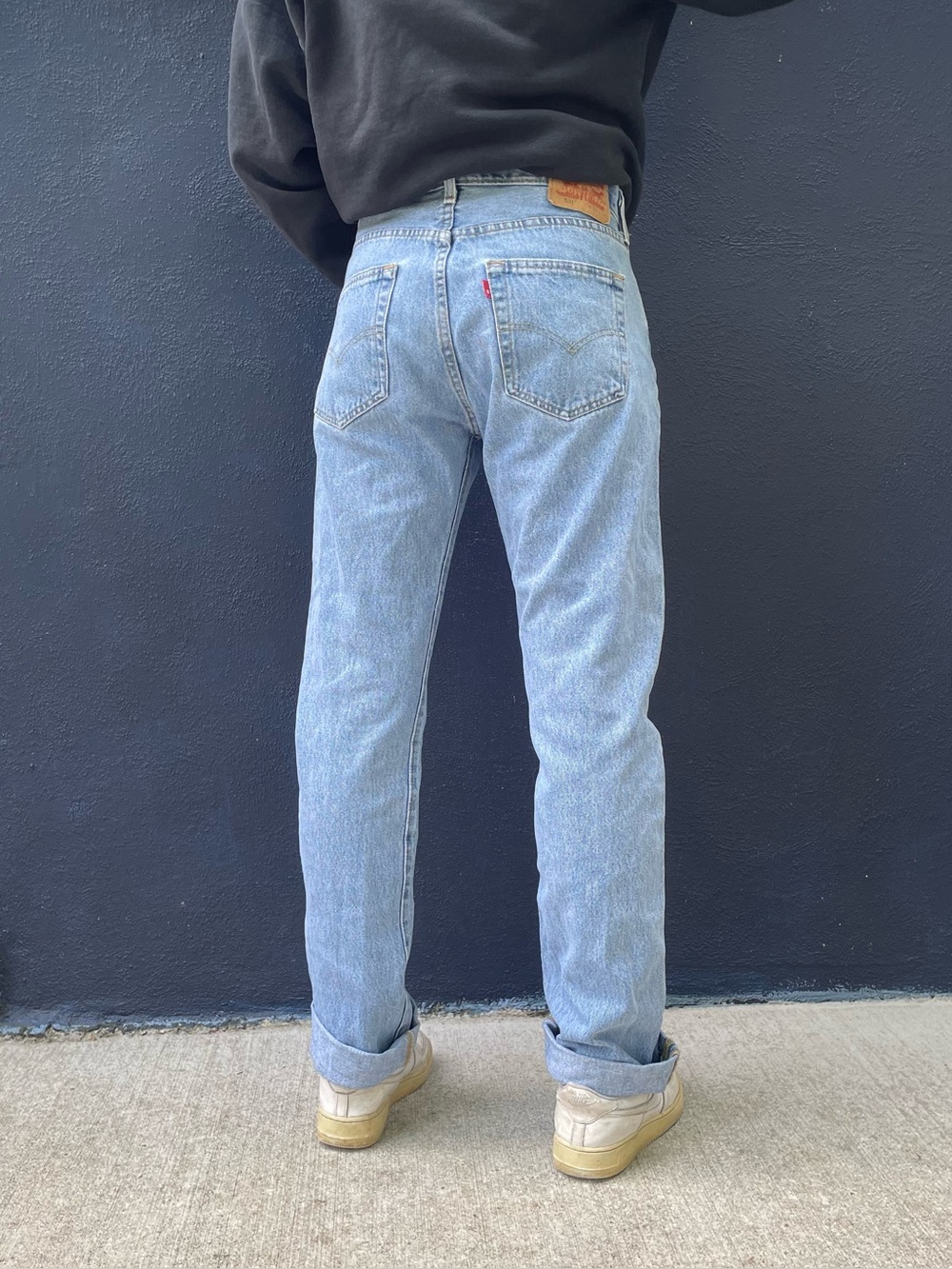Lightwash Levi’s 501 button fly jeans size 32x34